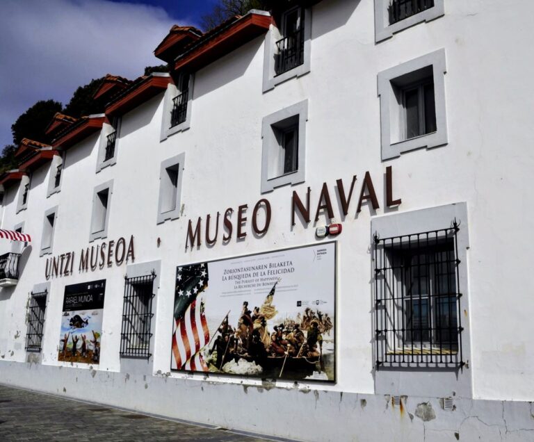 Fachada del Museo Naval