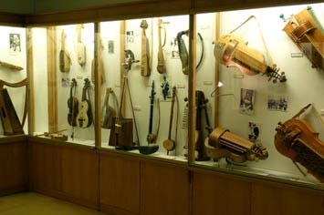 Vitrinas de instrumentos en Soinuenea
