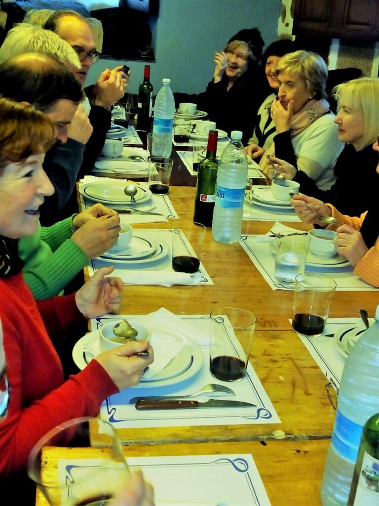 Reunidos en la mesa