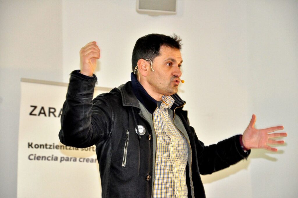 Charla «La guerra de Ucrania y la invasión rusa» con Asier Blas Mendoza, 7 de marzo de 2023 (2/10): Asier Blas durante su exposición