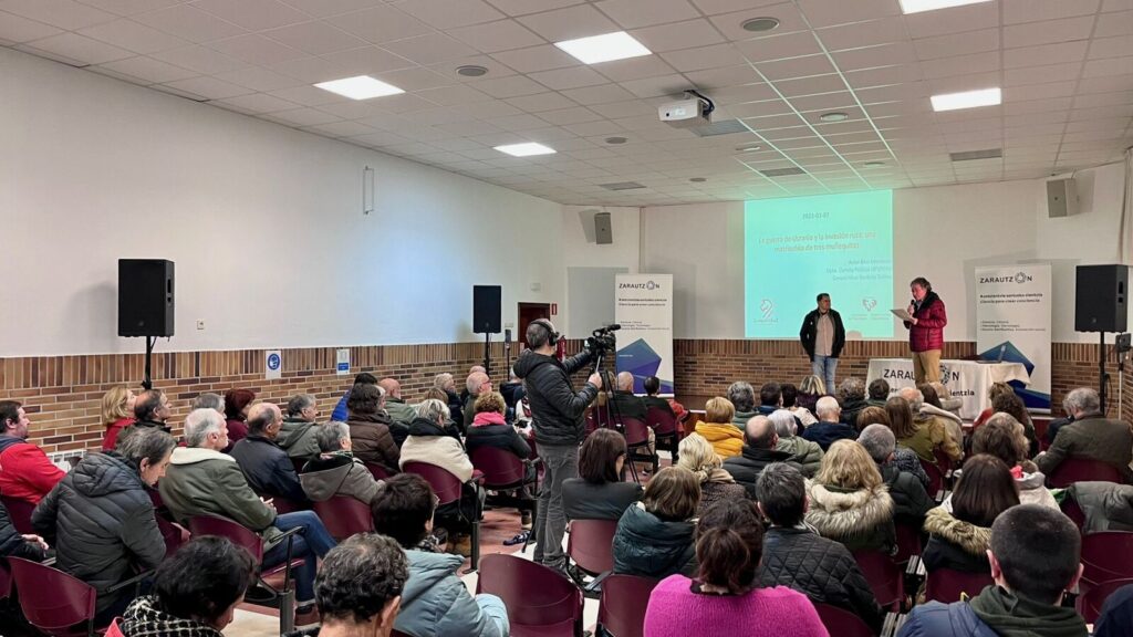 Charla «La guerra de Ucrania y la invasión rusa» con Asier Blas Mendoza, 7 de marzo de 2023 (10/10): Sala llena de público