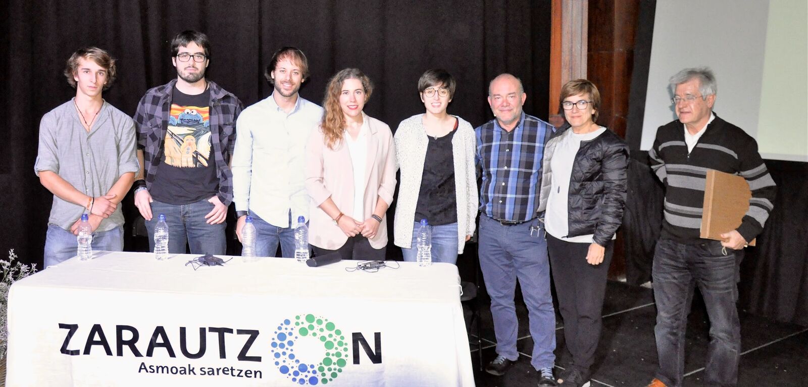 Ponentes e invitado junto a la mesa de ZarautzOn