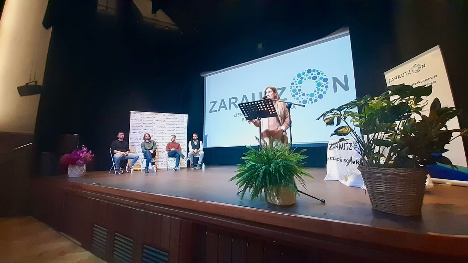 Modelo Aretoko agertokia Zarautzen Zientziaz Blai 2022 ekitaldian